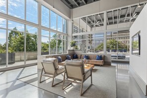 TV - Modern Midtown 1BR | 8 Min to FIFA | Walk DT (Atlanta)