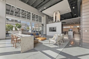 Lobby - LUXE Altitude 1BR King Bed | Downtown Atlanta View (Atlanta)