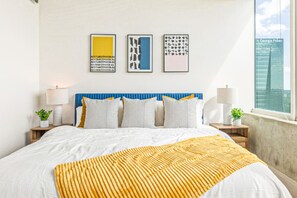 1 Schlafzimmer, Schreibtisch, Bügeleisen/Bügelbrett, Reisekinderbett