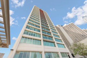 Exterior - Luxury escape 2BR High-Rise Near Downtown + Views (Atlanta)
