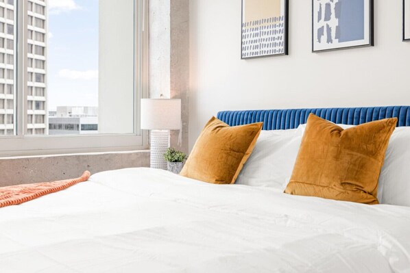 2 chambres, bureau, fer et planche à repasser, lit parapluie