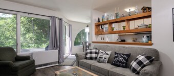 Vermont Escape: Cozy Condo by Sugarbush Resort