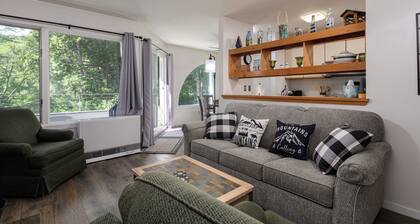 Vermont Escape: Cozy Condo by Sugarbush Resort