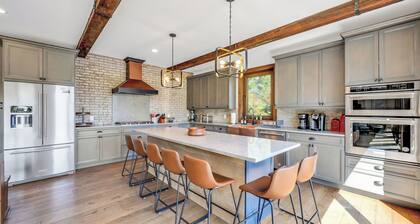 Spacious 7-bedroom house in lovely Hunter with game room, sauna, swimming spa