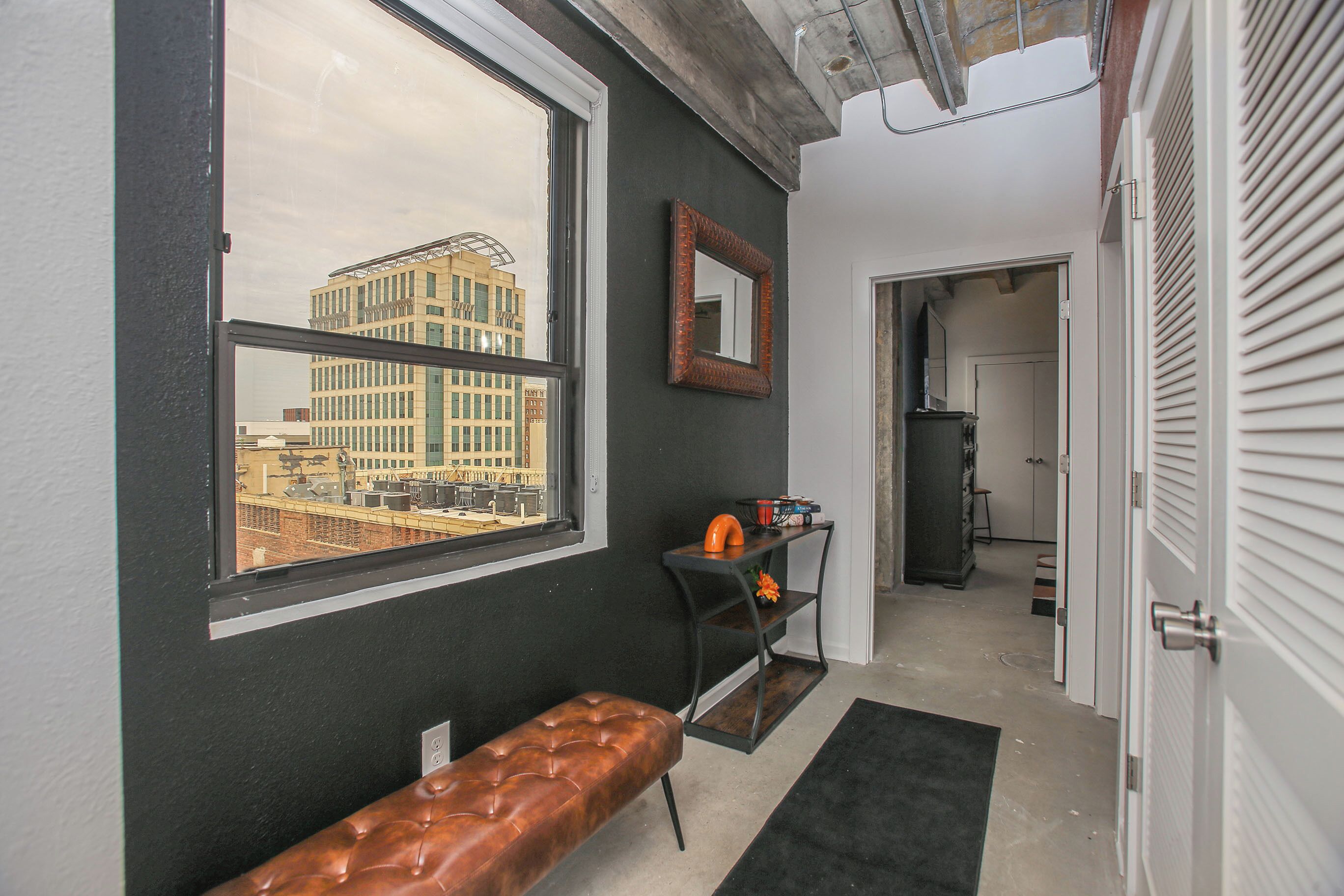 المنشأة من الداخل