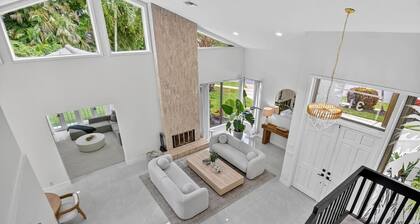 Gorgeous Modern Beach Heated Pool House Sleeps 8 Central