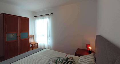 3 Bed House - Sleeps 4 - Wifi - Parking