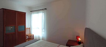 3 Bed House - Sleeps 4 - Wifi - Parking