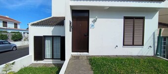 3 Bed House - Sleeps 4 - Wifi - Parking