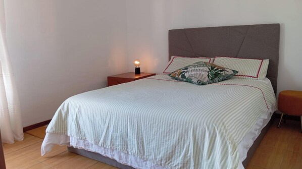 3 bedrooms, iron/ironing board, free WiFi, bed sheets