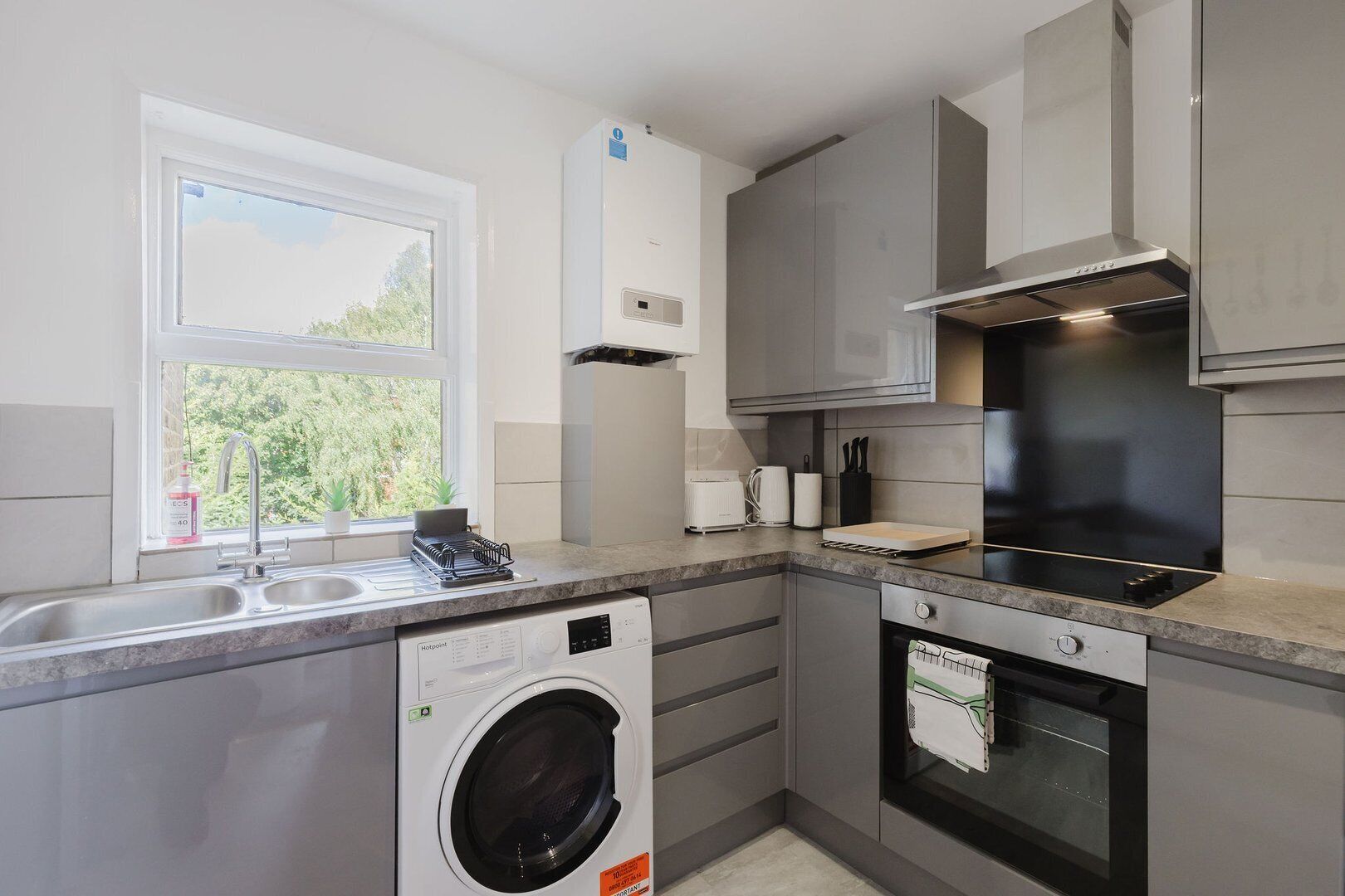 ثلاجة، ميكروويف، فرن، ماكينة لصنع القهوة/الشاي