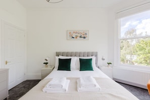 2 bedrooms, iron/ironing board, Internet, bed sheets
