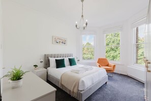 2 bedrooms, iron/ironing board, internet, bed sheets - GuestReady - Modern Comfort in West Hampstead (London)