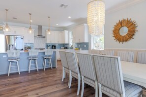 Dining - Luxury waterfront Home, Pool, Boat Slip, Bikes, Discounts Available thru Jan 31 (Marathon)