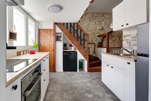 Refrigerador, microondas, horno y lavavajillas 