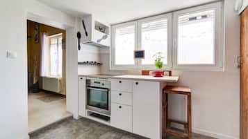 Refrigerador, microondas, horno y lavavajillas