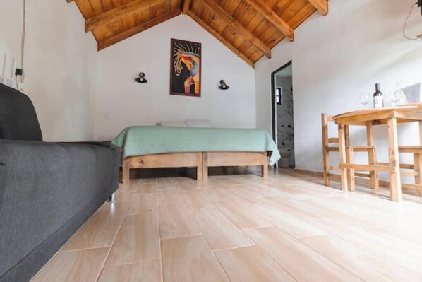 1 bedroom, internet, bed sheets