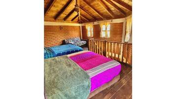 2 bedrooms, internet, bed sheets