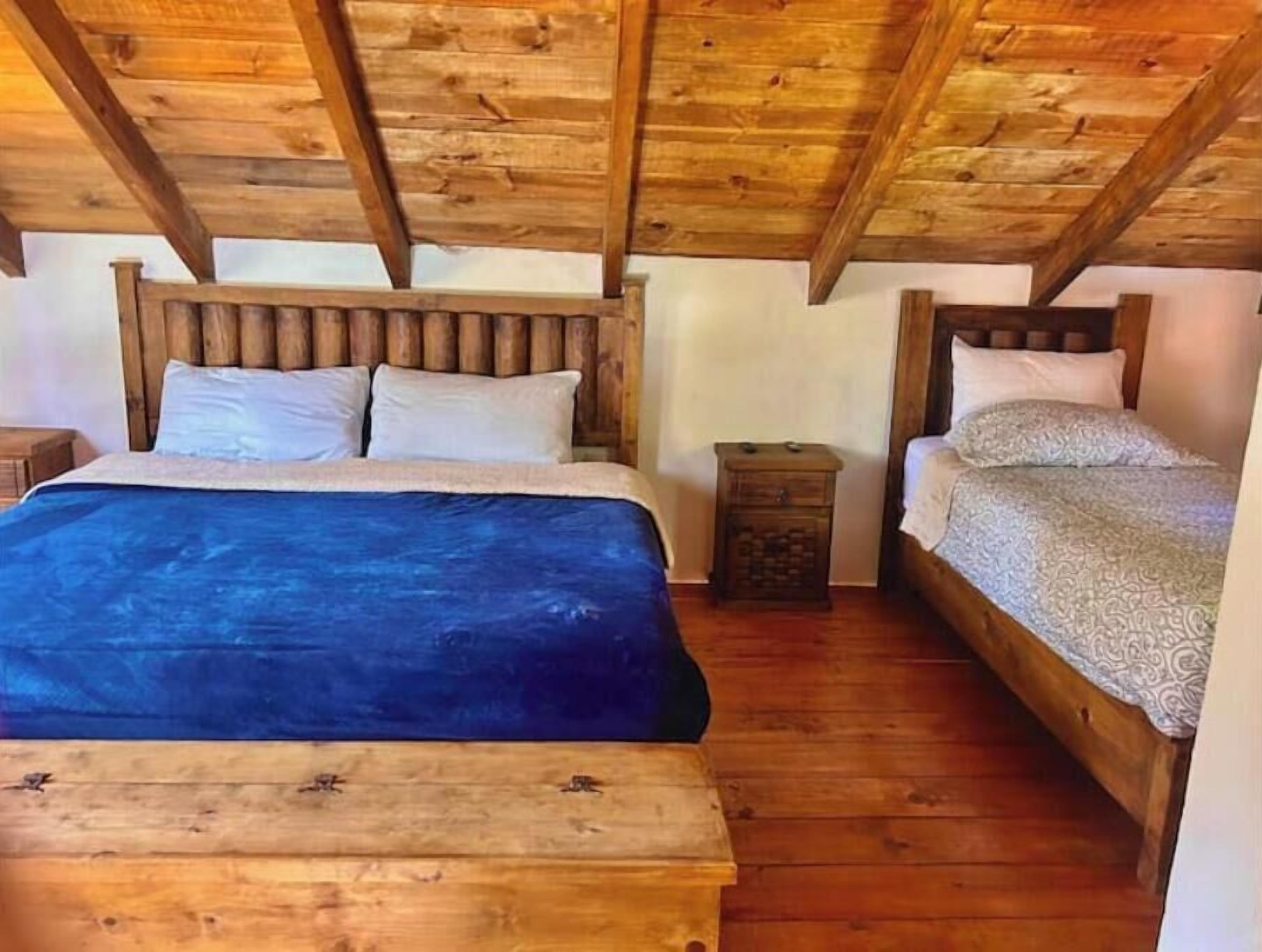 2 bedrooms, internet, bed sheets