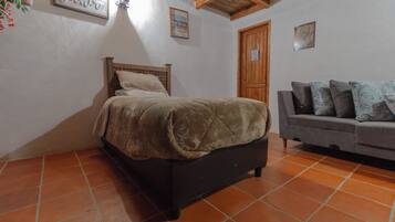 2 bedrooms, internet, bed sheets