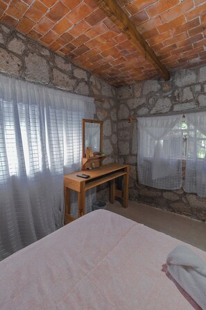 1 chambre, accĂšs Internet, draps fournis