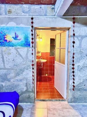 1 habitación, internet y ropa de cama