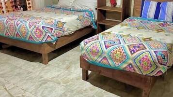 1 habitación, acceso a internet y ropa de cama