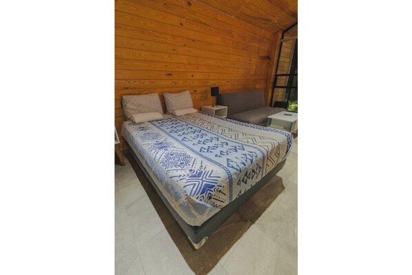 1 habitación, acceso a internet y ropa de cama 