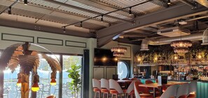 Bar (en el alojamiento)