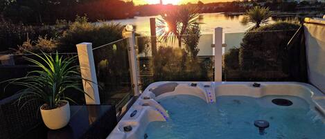 Bain à remous extérieur