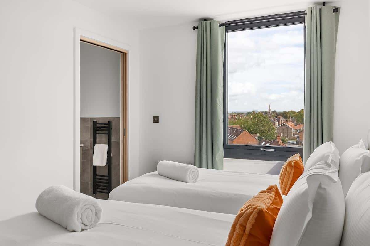 3 makuuhuonetta, silitysrauta/-lauta, internet, vuodevaatteet