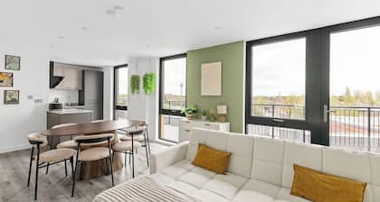 York 3BR Luxury Penthouse Retreat Free Parking&Gym