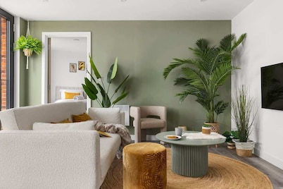 York 3BR Luxury Penthouse Retreat Free Parking&Gym