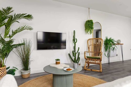 York 3BR Luxury Penthouse Retreat Free Parking&Gym