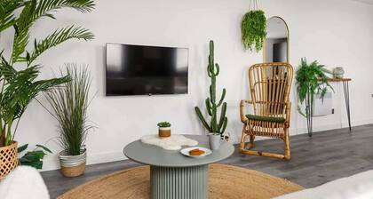 York 3BR Luxury Penthouse Retreat Free Parking&Gym