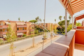 Property grounds - GuestHost - Comfy Apartment near the beach Alghero (Alghero)