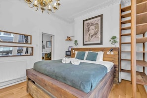 1 chambre, fer et planche à repasser