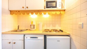 Fridge, microwave, dishwasher, coffee/tea maker