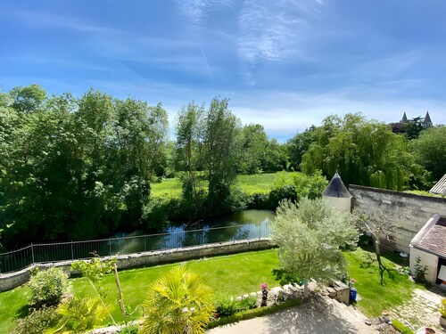 Apartment 'La Tourelle Des Cordeliers' with Private Terrace, Shared Garden and Wi-Fi