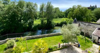 Apartment 'La Tourelle Des Cordeliers' with Private Terrace, Shared Garden and Wi-Fi