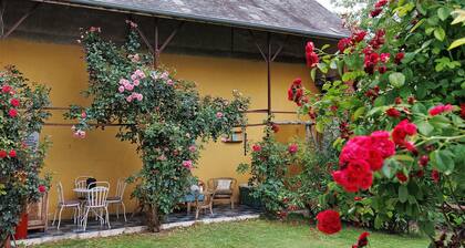 Appartement 'La Tourelle Des Cordeliers' avec Terrasse Privée, Jardin Commun et Wi-Fi