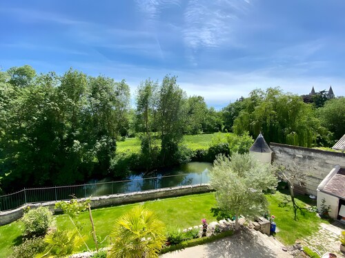 Apartment 'La Tourelle Des Cordeliers' with Private Terrace, Shared Garden and Wi-Fi