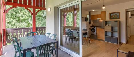 屋外ダイニングエリア