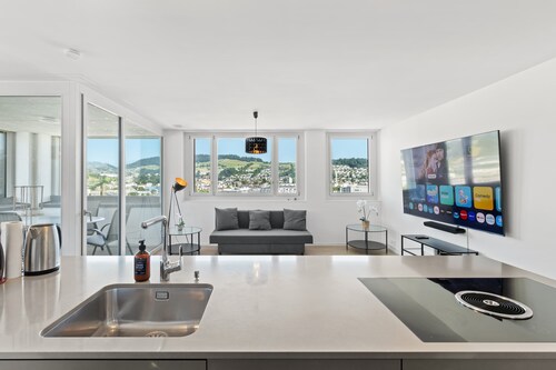 Dream View Apt With Homecinema Netflix Loggia