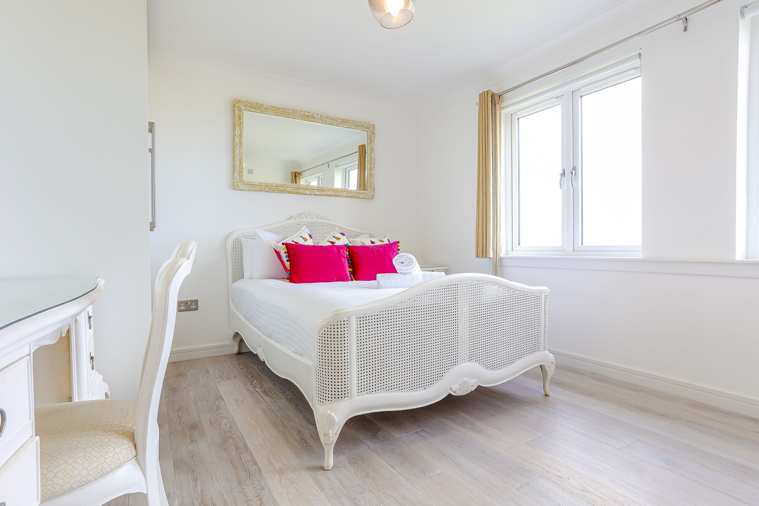 4 bedrooms, desk, iron/ironing board, free WiFi