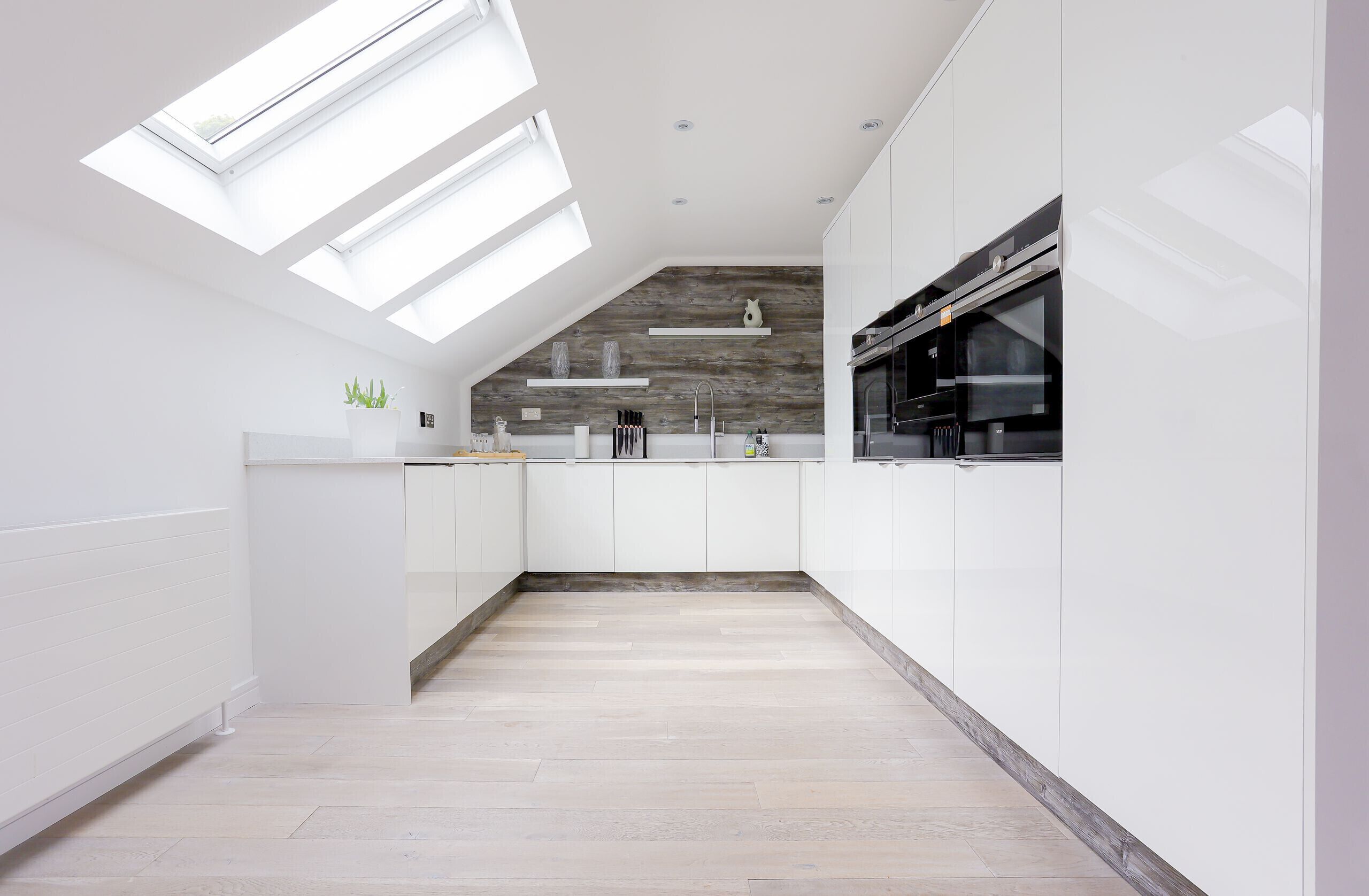 Kjøleskap, mikrobølgeovn, ovn og oppvaskmaskin