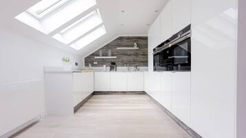 Réfrigérateur, micro-ondes, four, lave-vaisselle