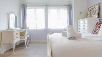 4 bedrooms, desk, iron/ironing board, free WiFi