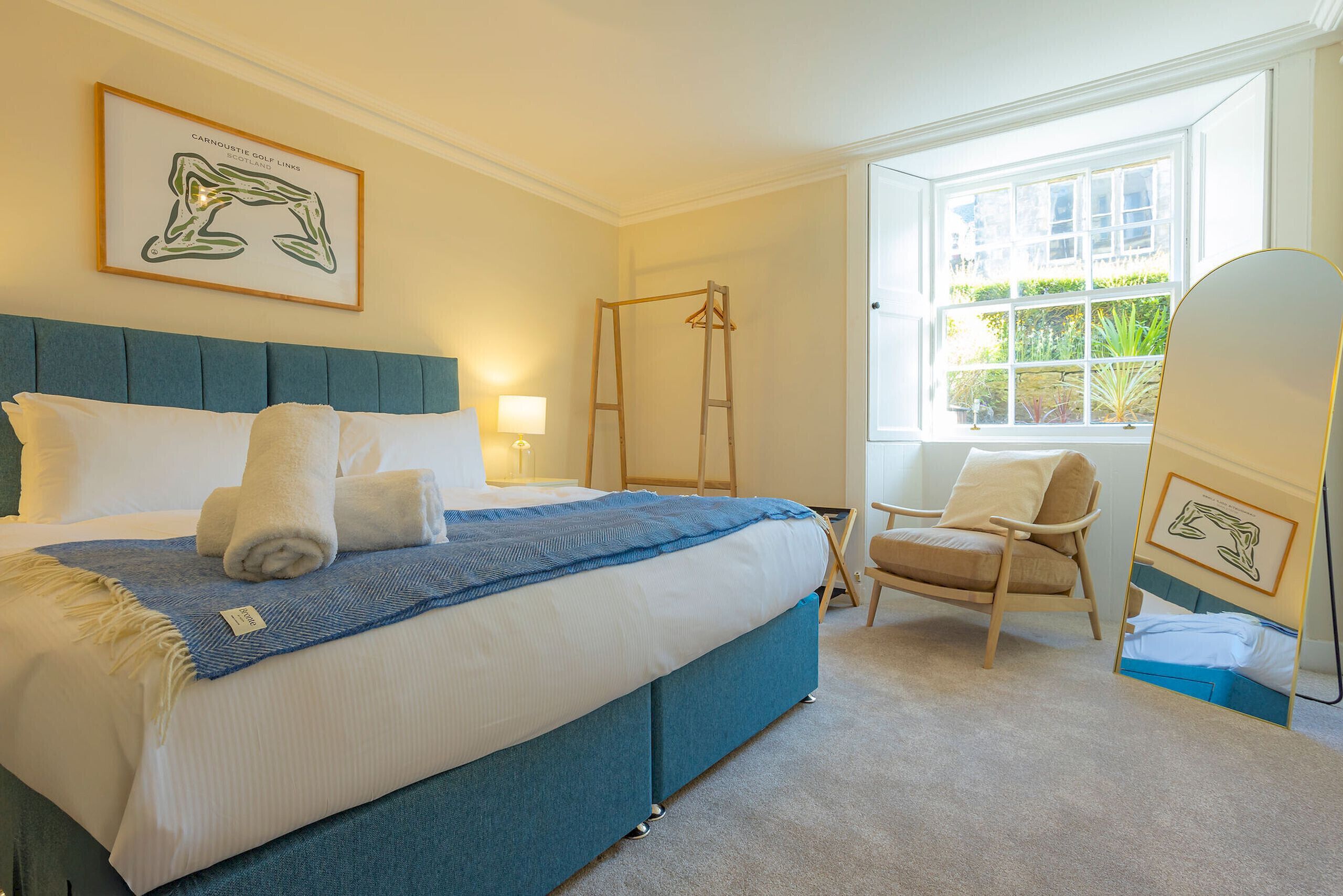 4 bedrooms, iron/ironing board, free WiFi, bed sheets