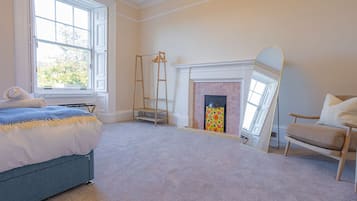 4 bedrooms, iron/ironing board, free WiFi, bed sheets